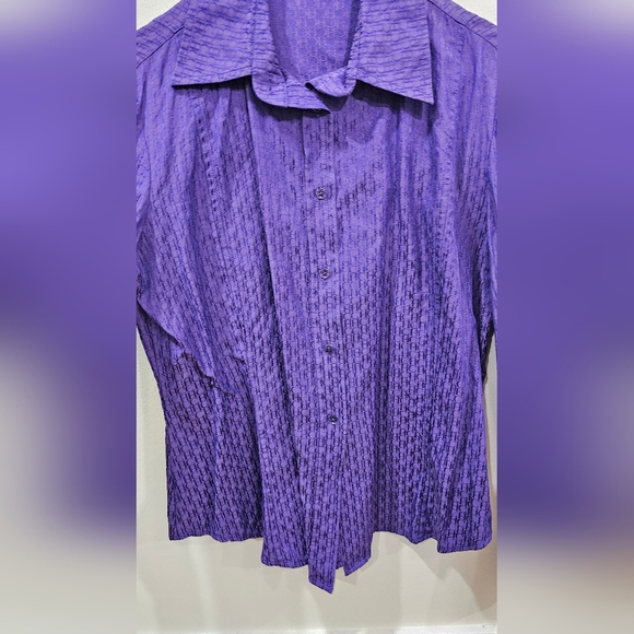 Carolina Herrera vintage button-down dress shirt - Picture 4 of 10